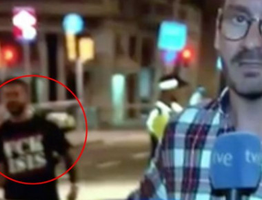 Βαρκελώνη: Άνδρας μπήκε στο πλάνο της ζωντανής μετάδοσης του μακελειού με μπλούζα «FCK ISIS» (φωτό, βίντεο)